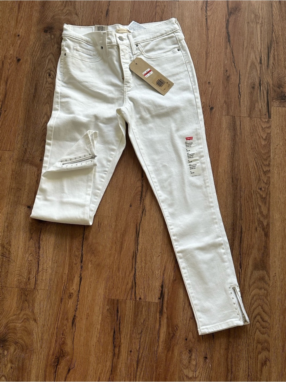 NWT Levi's White 311 Shaping Skinny Ankle Jeans